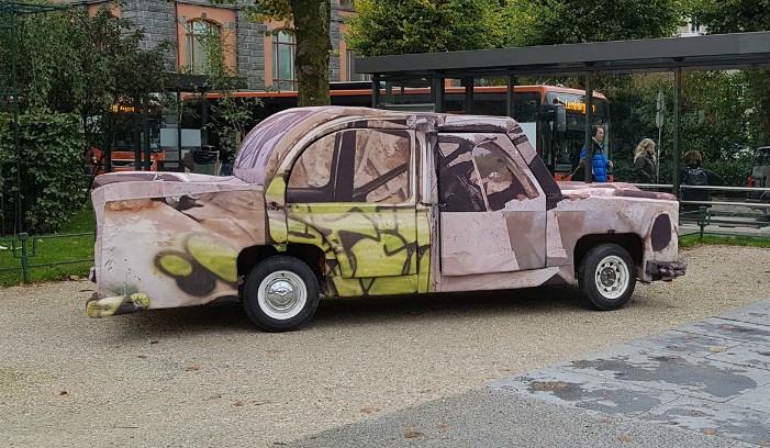 Migrant car